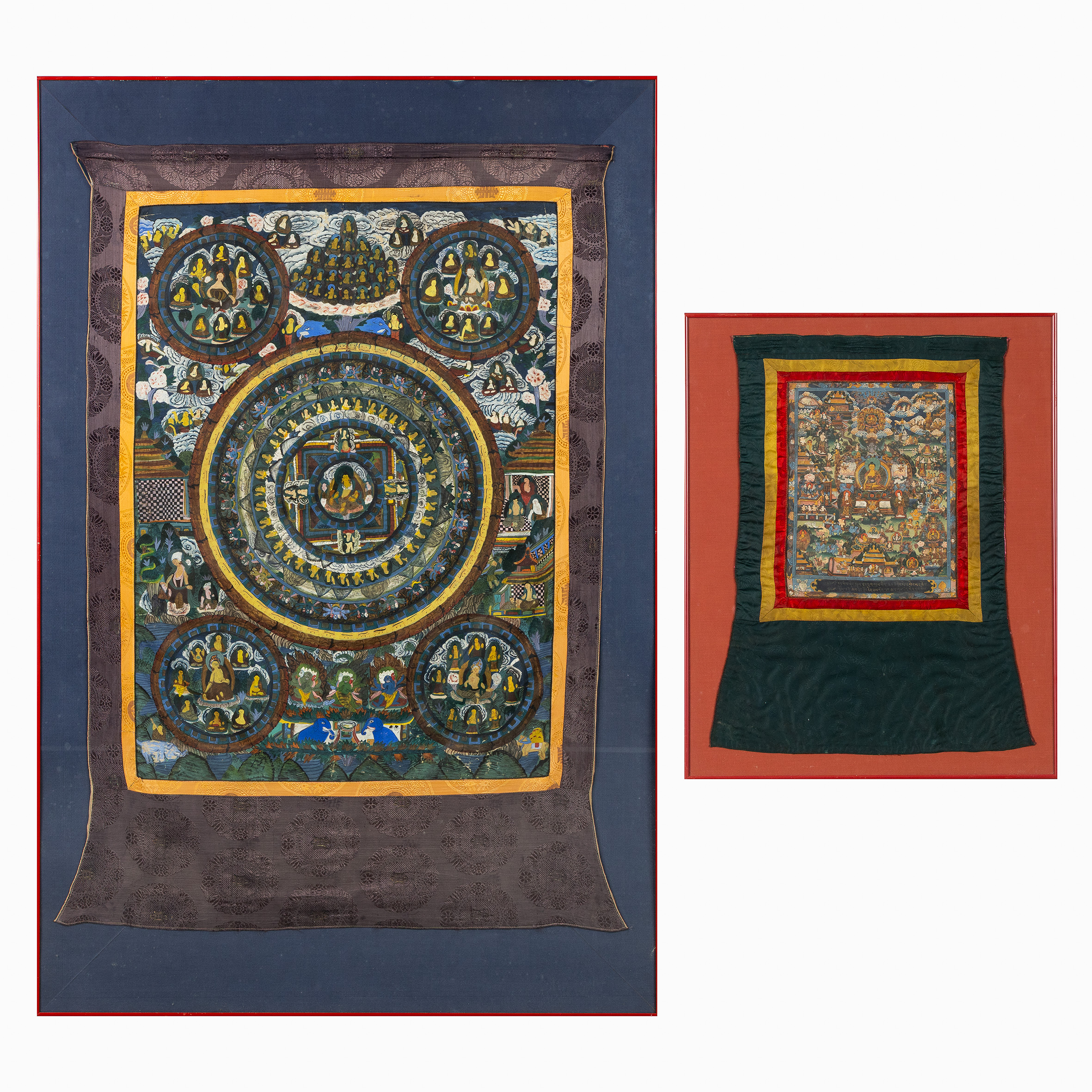 Twee ingelijste Boeddhistische Mandala Thangka met gyab-lö of thangka-brokaat, 19de/20ste eeuw. (L:106.5 x H:160.5 cm)
